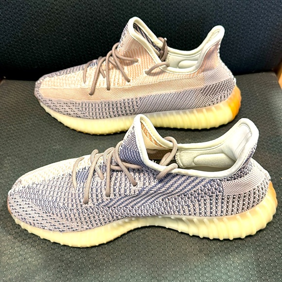 Adidas Yeezy boost size 11 men’s sneakers very very gently used - Picture 4 of 8